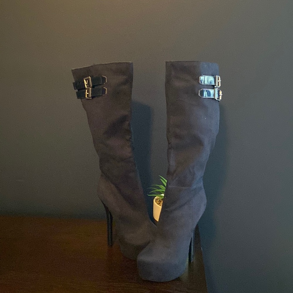 Scene blue faux suede knee boots
